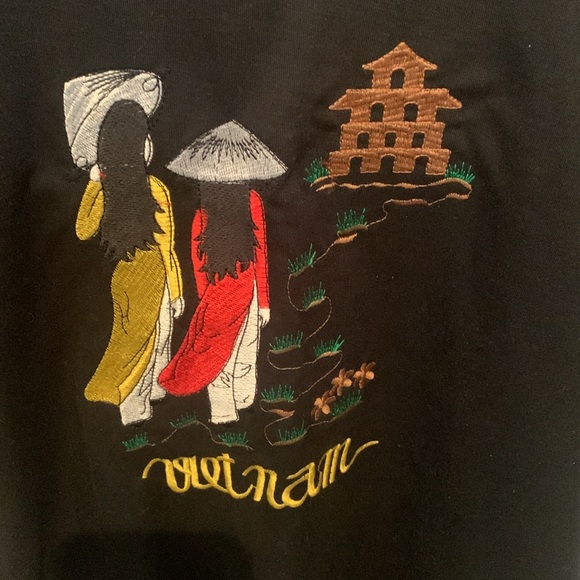 Incredibly Beautiful Fully Stitched Vietnam 100% Cotton T-shirt SZ Large 😍 - Picture 2 of 4